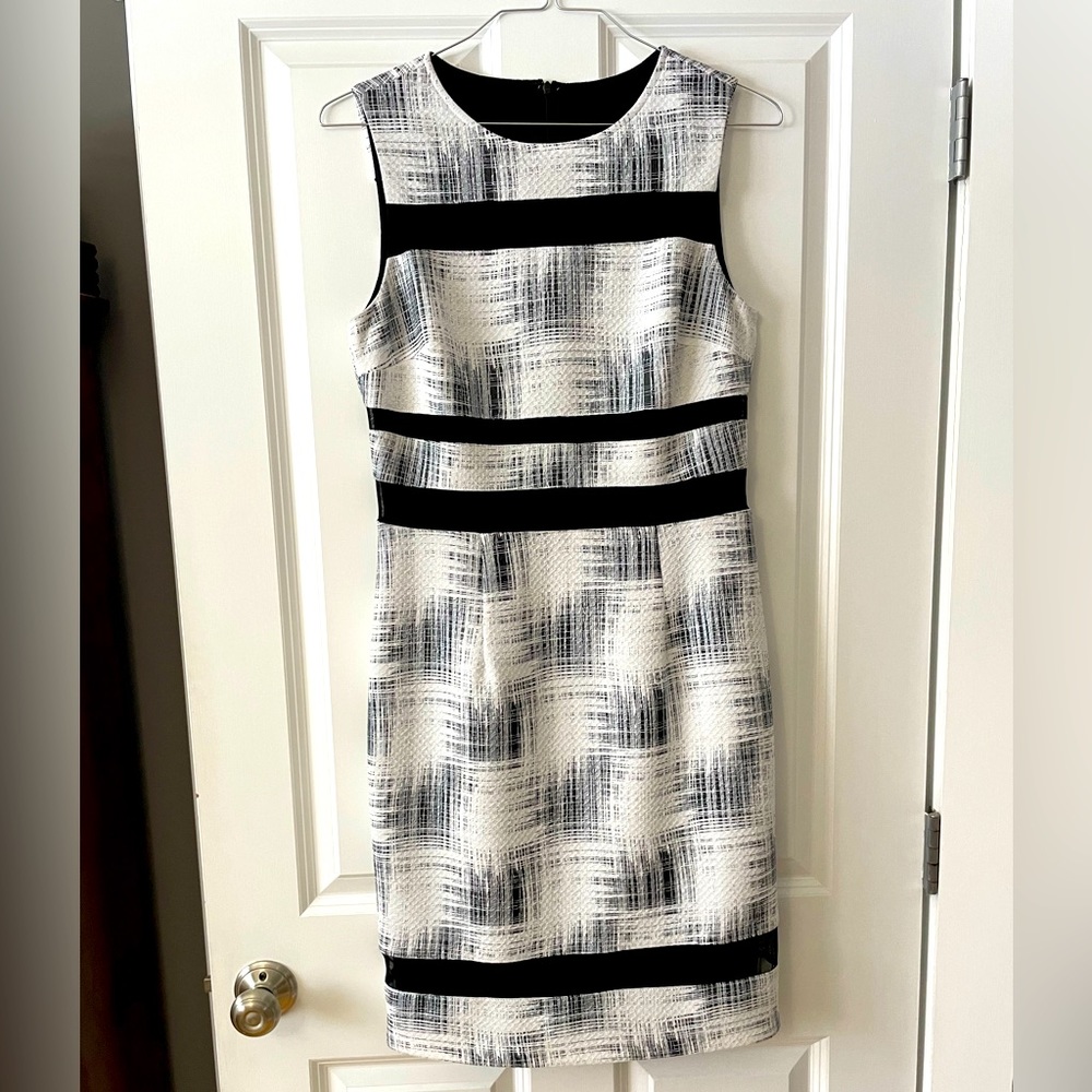 NWT Frank Lyman Design dress. Black & white sleeveless print.